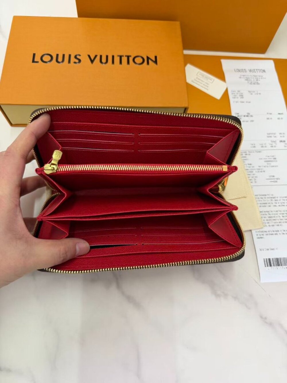 Louis Vuitton Zippy Wallet - Picture 8 of 16